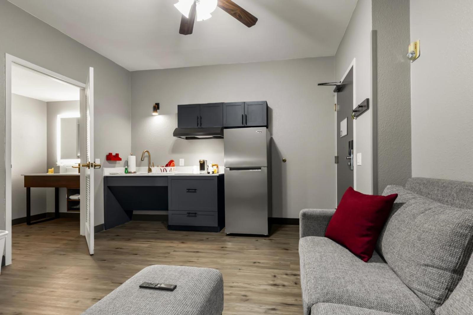 Hawthorn Extended Stay By Wyndham College Station Exterior photo